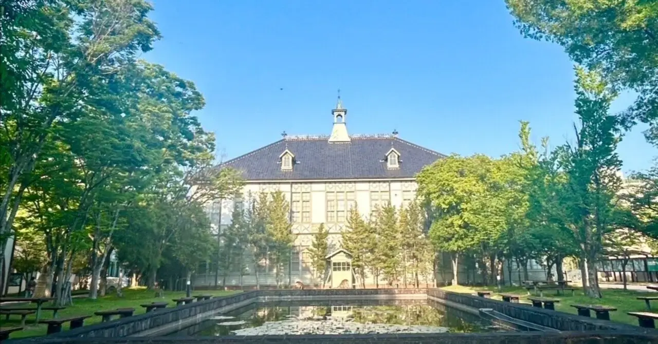 奈良女子大学を正面からみた景色